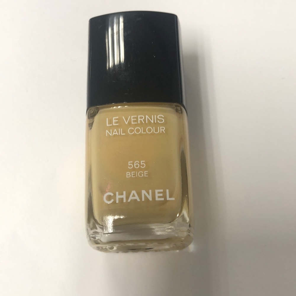 CHANEL Nail Polish Beige #565